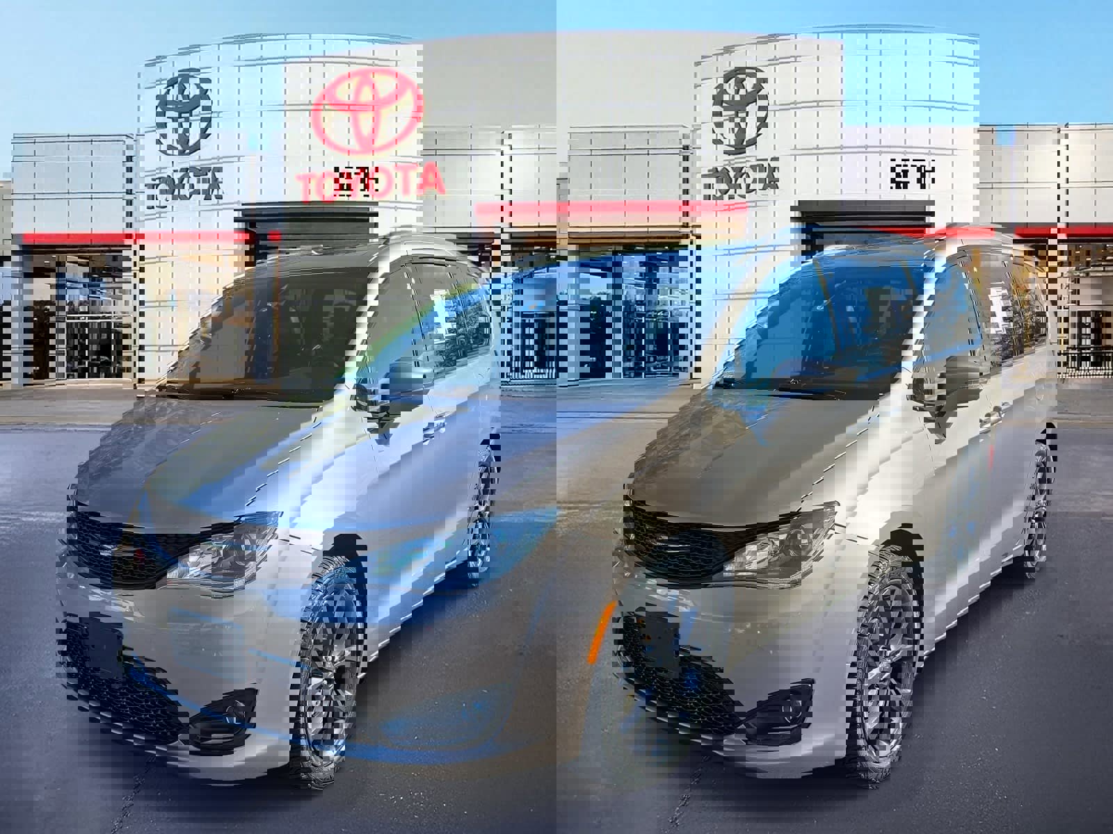 Used 2018 Chrysler Pacifica Limited