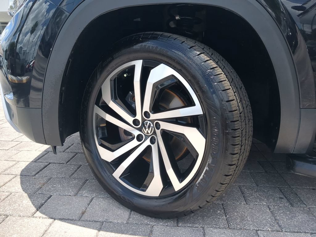 Certified 2023 Volkswagen Atlas Cross Sport SEL AWD/4WD image 37