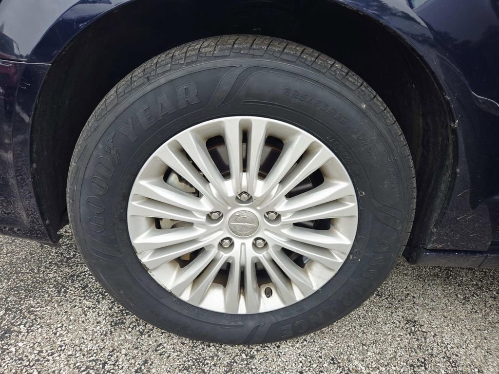 Used 2014 Chrysler Town & Country Touring-L FWD image 16