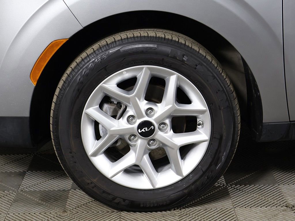 Used 2025 Kia Soul LX w/ LX Technology Package FWD image 20