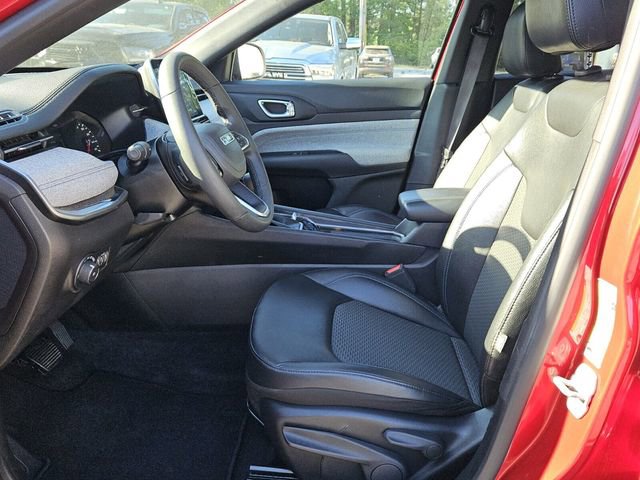 Used 2025 Jeep Compass Latitude AWD/4WD image 10
