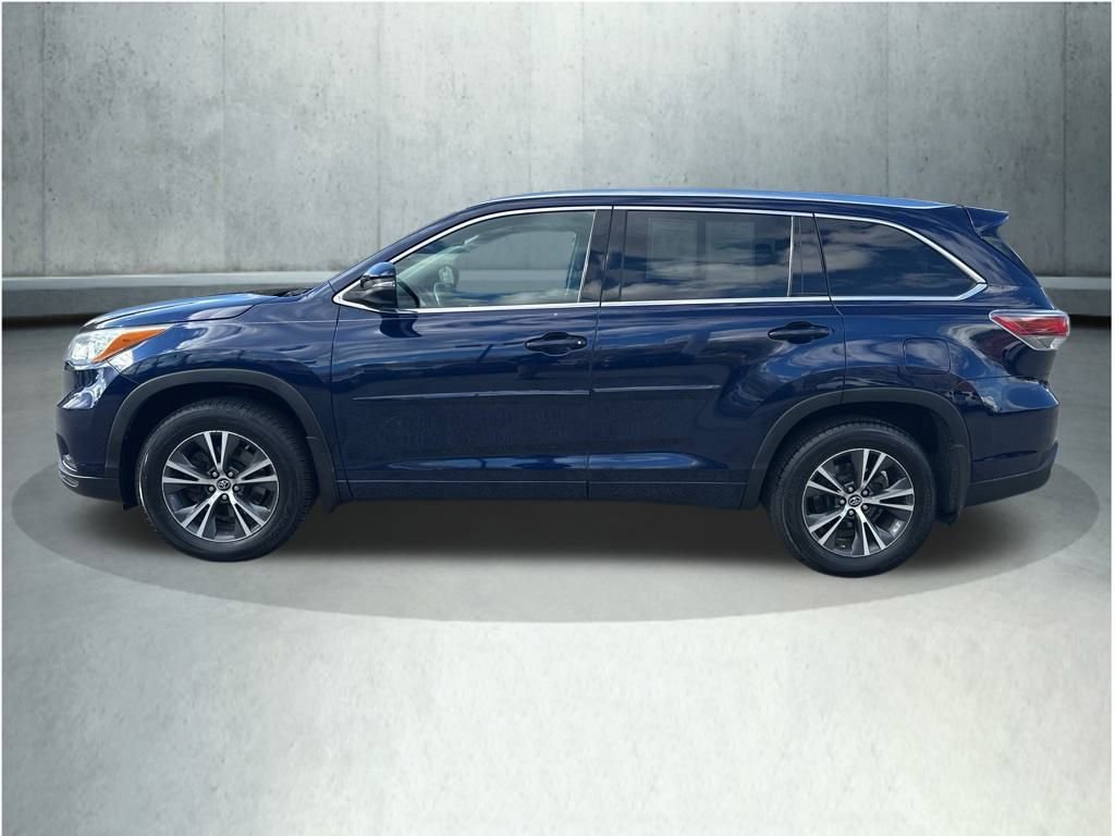 Used 2016 Toyota Highlander XLE image 2