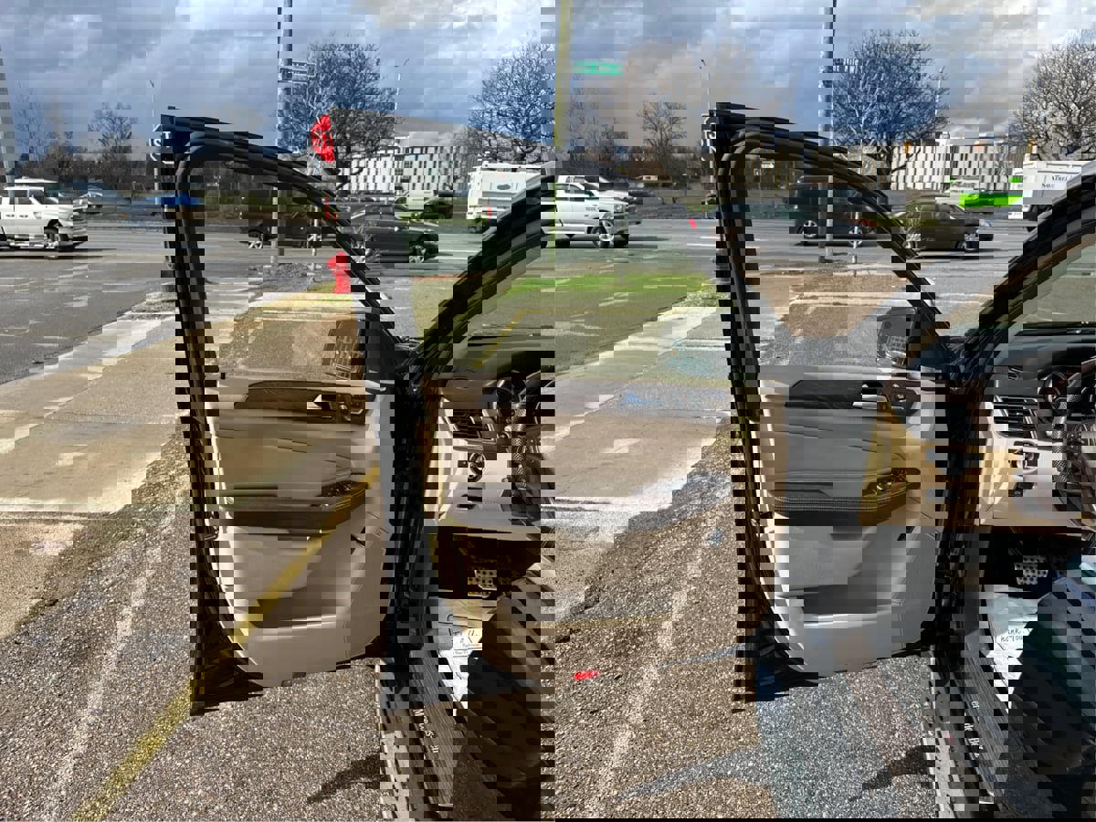 Used 2019 Mercedes-Benz GLE 400 4MATIC w/ Premium 2 Package image 15