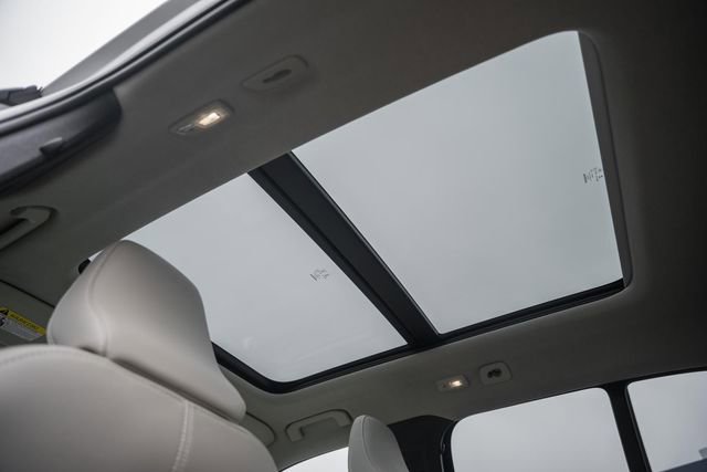 Certified 2024 Volvo XC40 B5 Ultimate w/ Protection Package Premier image 35