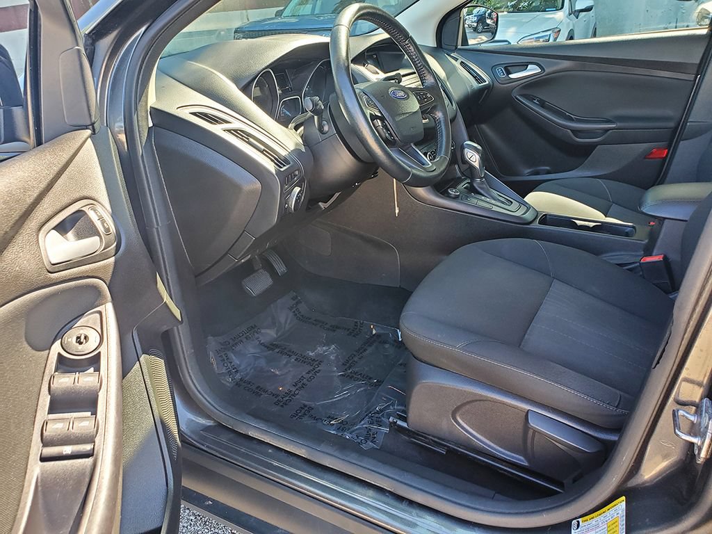 Used 2015 Ford Focus SE w/ SE Cold Weather Package FWD image 10