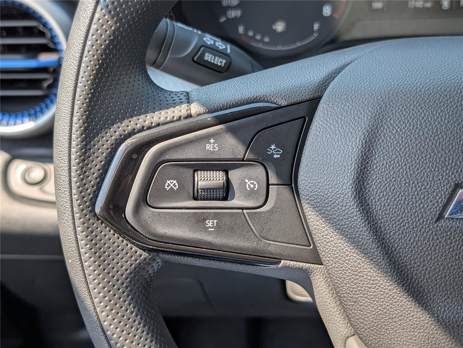 Used 2025 Chevrolet Trax LS image 18