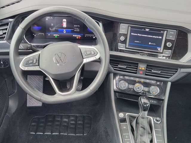 Used 2024 Volkswagen Jetta SE FWD image 22
