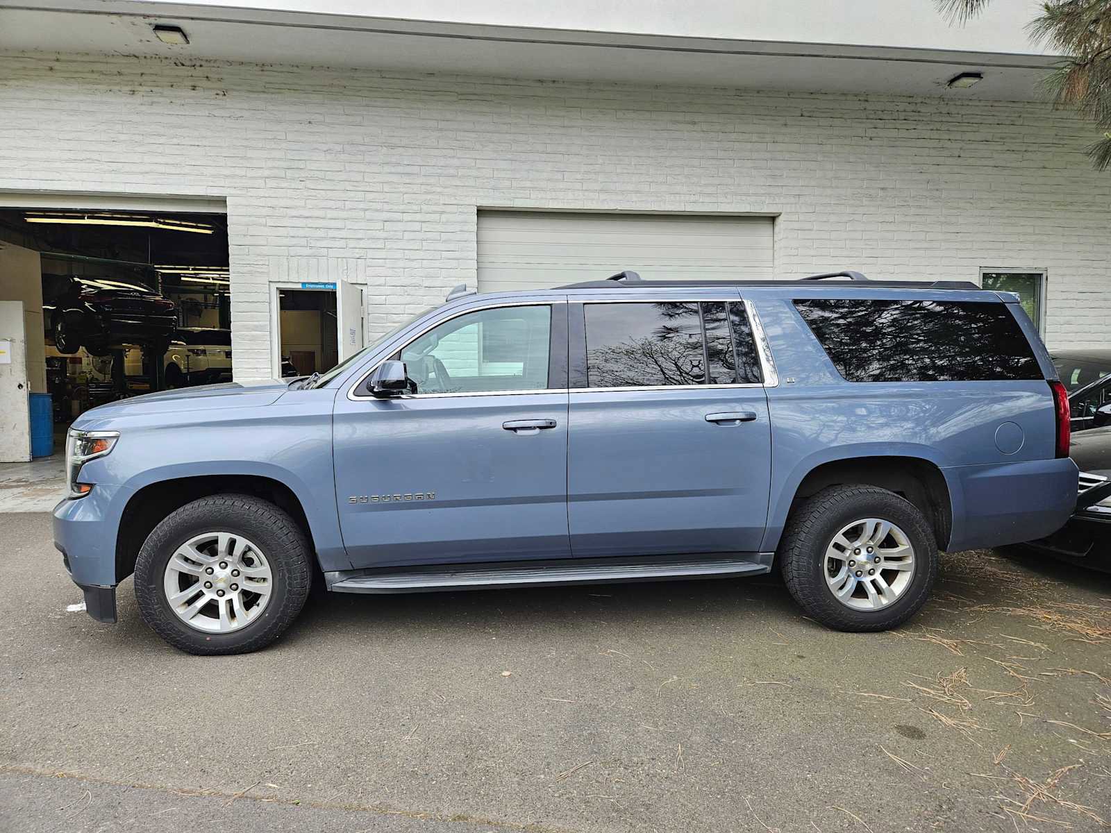 Used 2015 Chevrolet Suburban LT AWD/4WD image 4