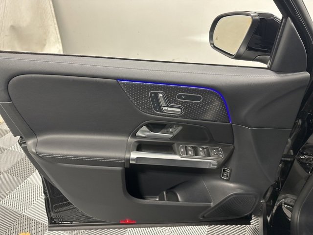 Used 2025 Mercedes-Benz GLB 250 4MATIC image 15