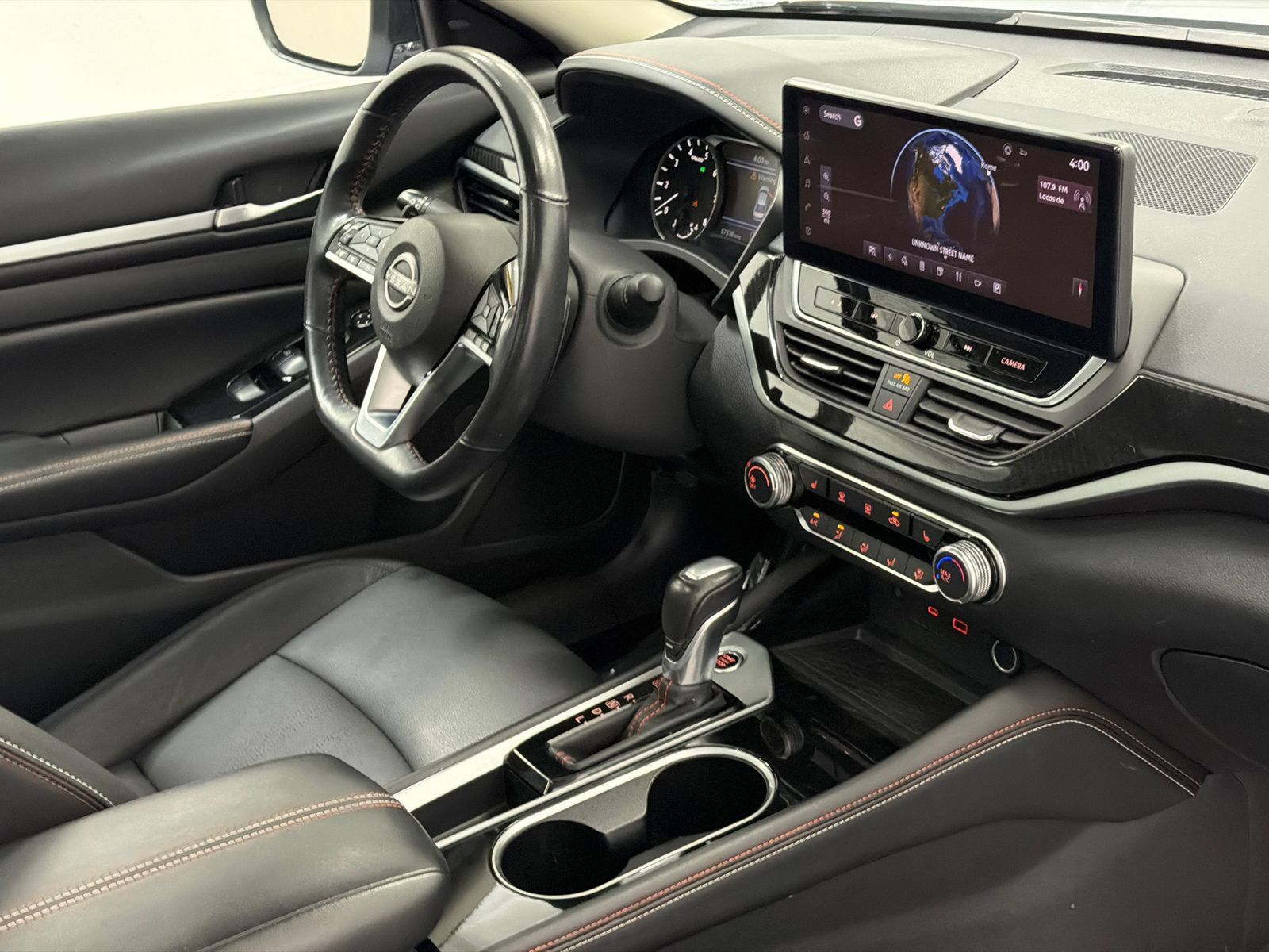Used 2024 Nissan Altima 2.5 SR w/ SR Premium Package FWD image 8