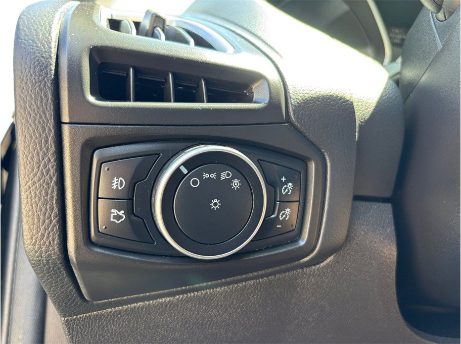 Used 2015 Ford Focus Titanium FWD image 28