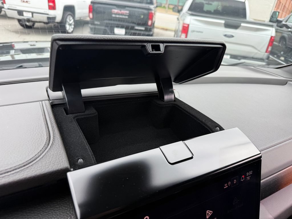 Used 2025 GMC Yukon Denali w/ Sun & Power Step Package AWD/4WD image 41