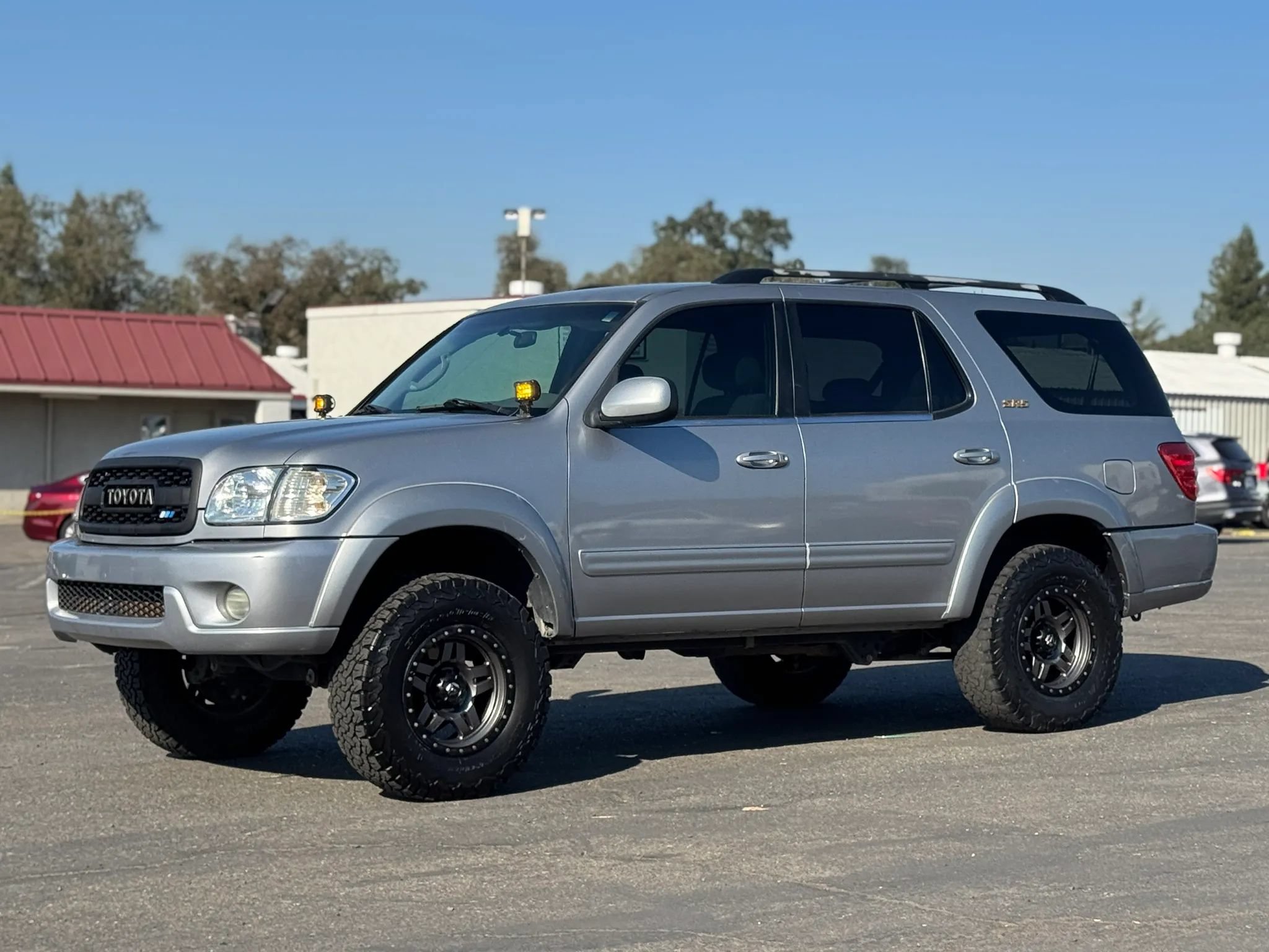 Used 2002 Toyota Sequoia SR5 RWD image 2