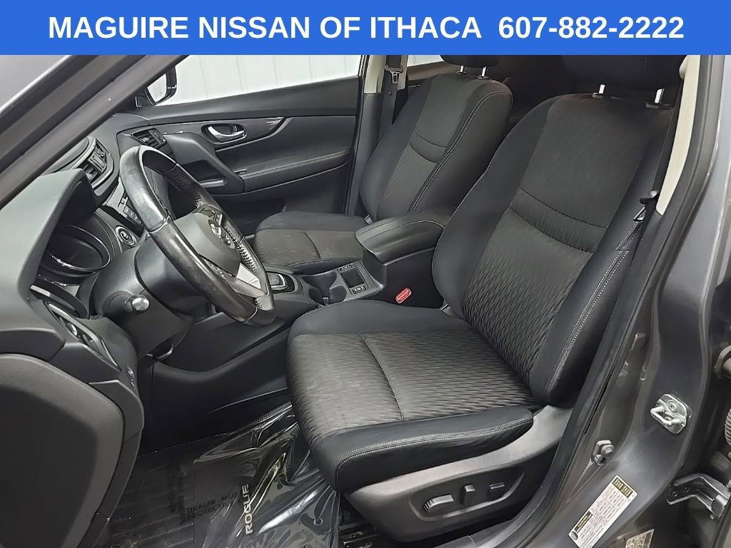 Used 2018 Nissan Rogue SV w/ Sun & Sound Touring Package image 31