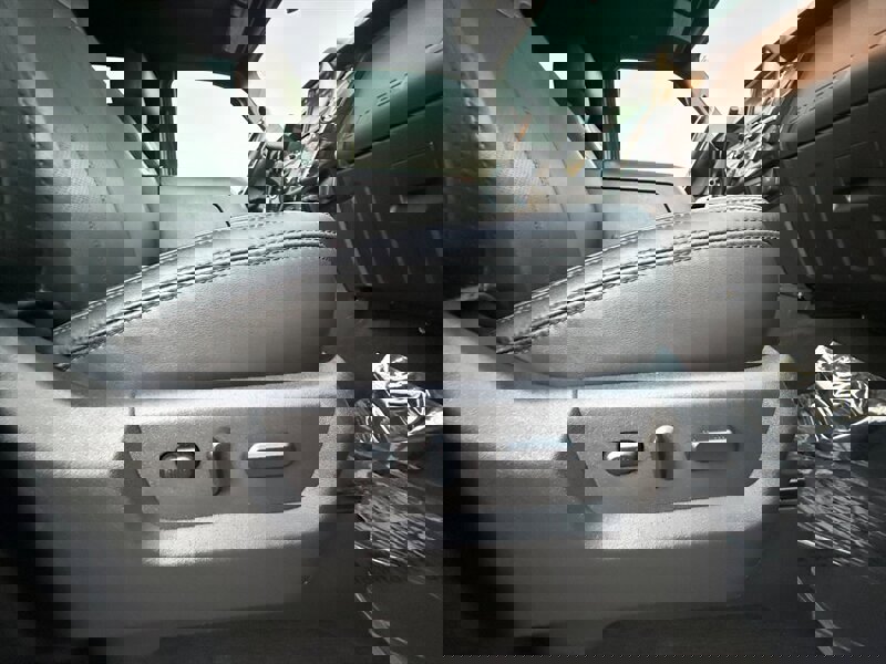 Used 2015 Ford F250 Platinum w/ FX4 Off-Road Package AWD/4WD image 38