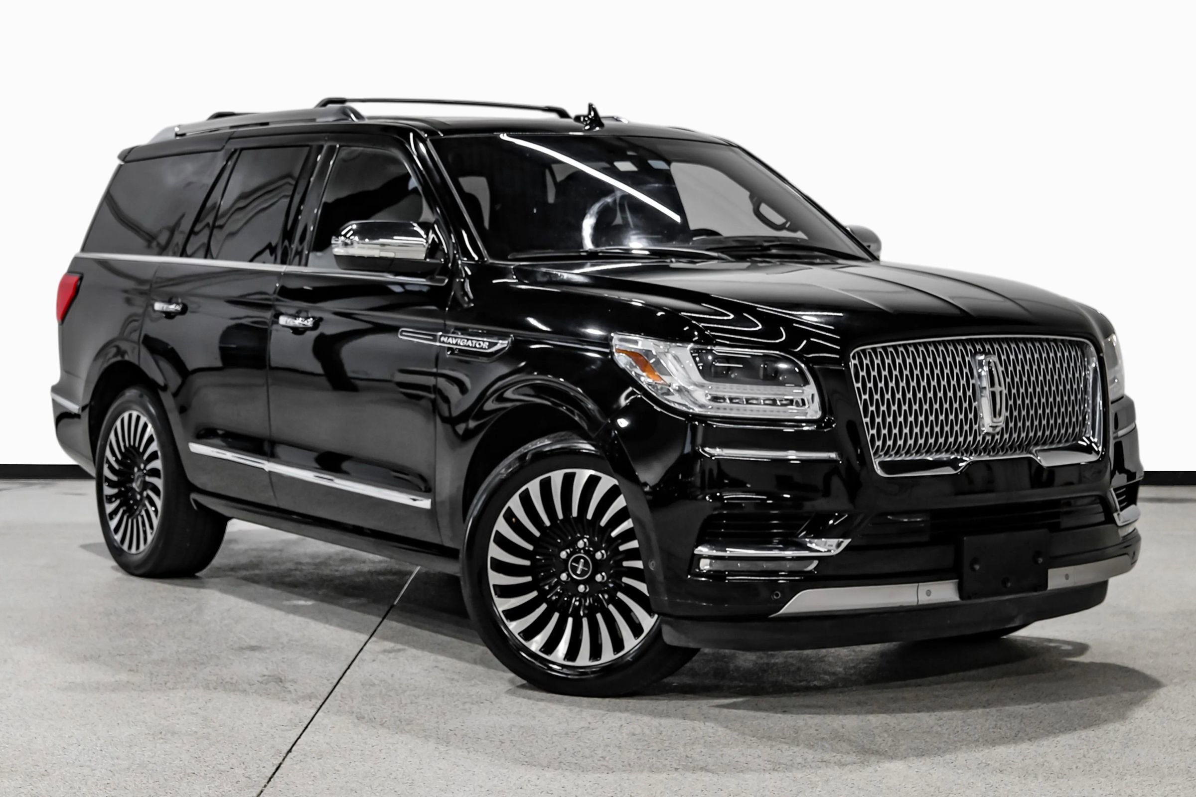 Used 2018 Lincoln Navigator Black Label w/ Cargo Package AWD/4WD image 4