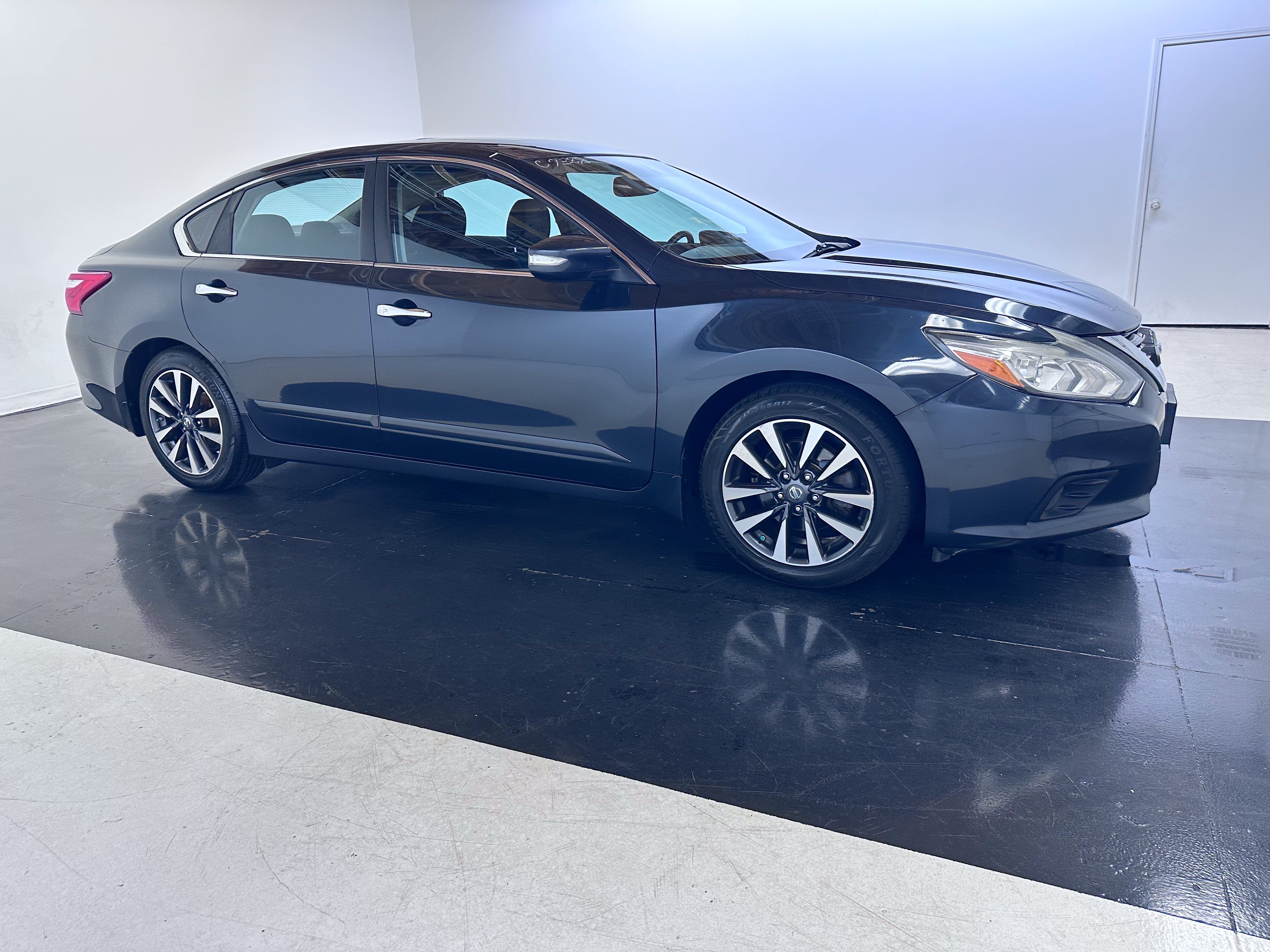 Used 2016 Nissan Altima 2.5 SV w/ Convenience Package FWD image 15