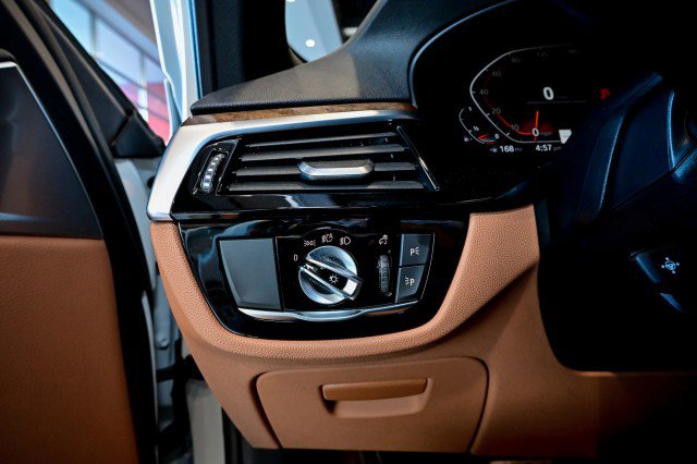 Used 2020 BMW 530i w/ Convenience Package image 40