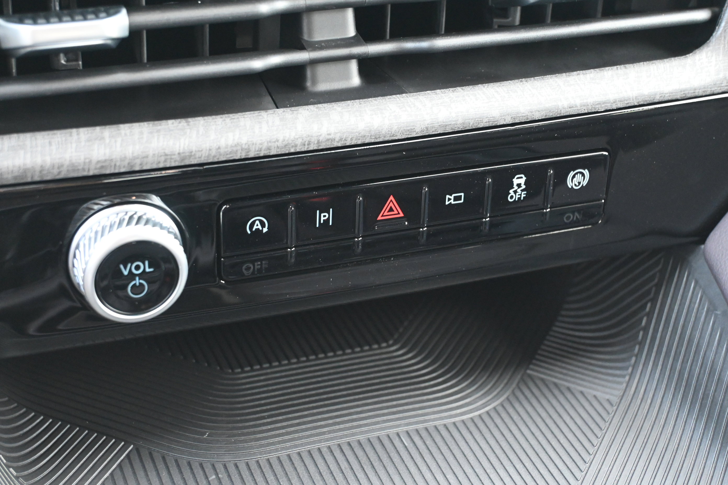New 2026 Ford Explorer Platinum image 26