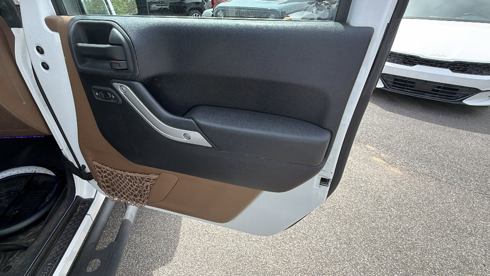 Used 2012 Jeep Wrangler Unlimited Sahara w/ Dual Top Group image 18