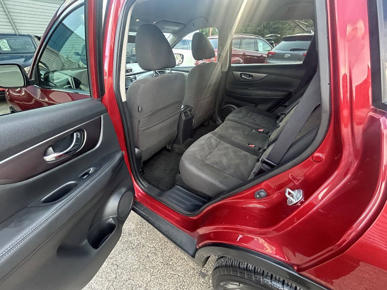 Used 2016 Nissan Rogue SV FWD image 7