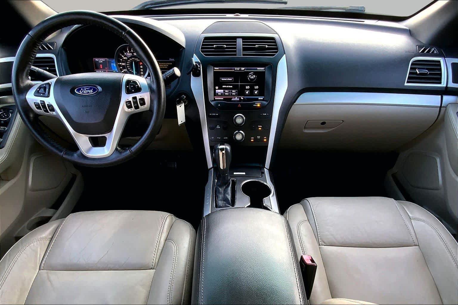 Used 2015 Ford Explorer XLT w/ Equipment Group 202B FWD image 14