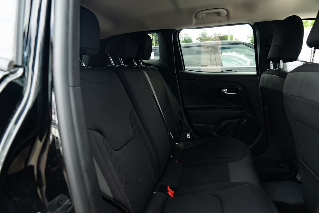 Used 2019 Jeep Renegade Altitude w/ Quick Order Package 2XM FWD image 22