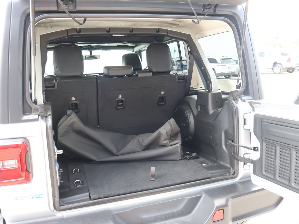 Used 2023 Jeep Wrangler Unlimited Sahara AWD/4WD image 14
