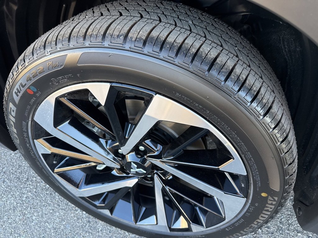 New 2025 Mitsubishi Outlander SE image 10