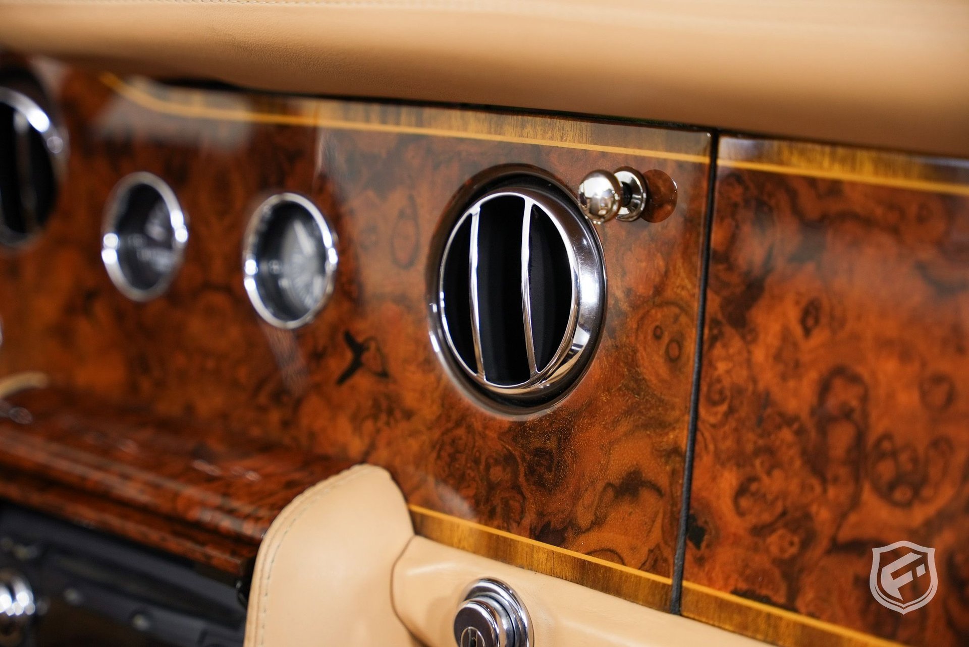 Used 2001 Rolls-Royce Corniche image 32