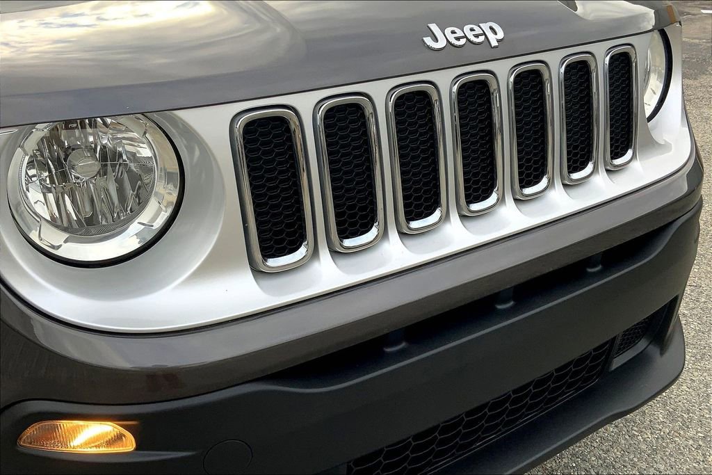 Used 2016 Jeep Renegade Limited image 31