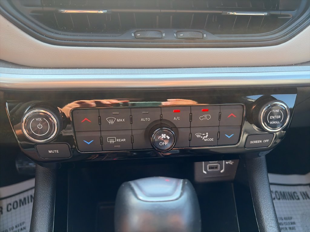 Used 2025 Jeep Compass Limited AWD/4WD image 18