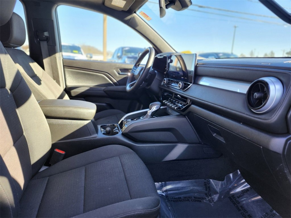 Used 2024 Chevrolet Colorado LT w/ LT Convenience Package II image 9