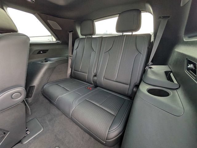 New 2027 Cadillac Vistiq Sport w/ LPO, Floor Liner Package AWD/4WD image 15