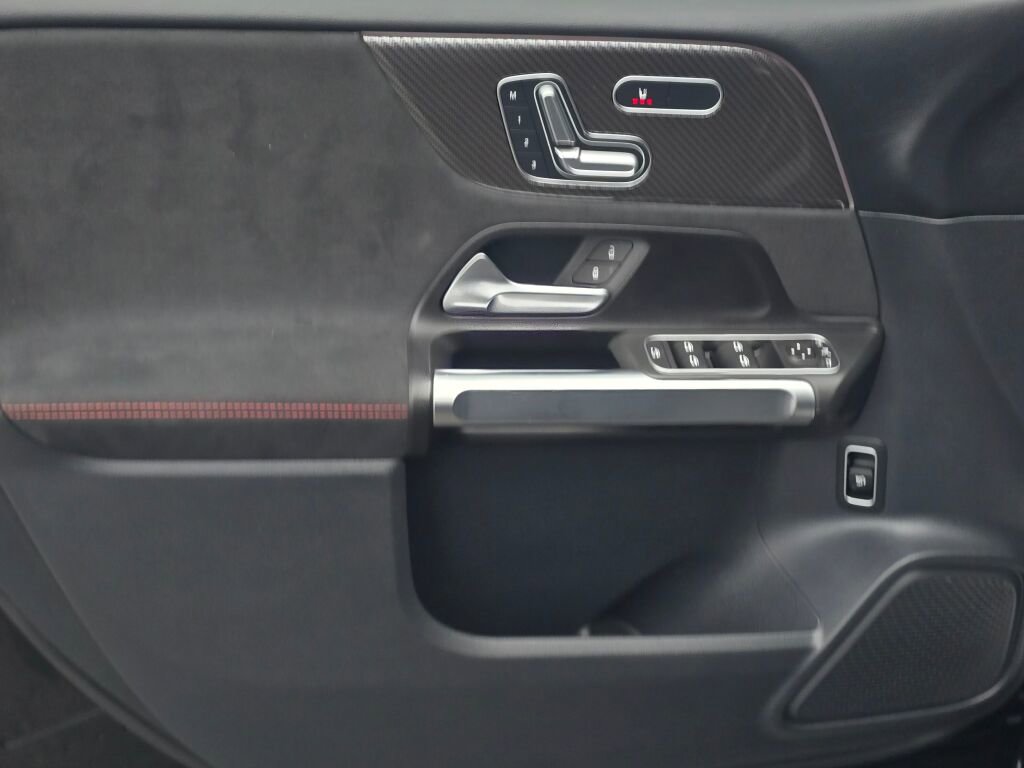 Used 2022 Mercedes-Benz GLB 35 AMG 4MATIC image 38