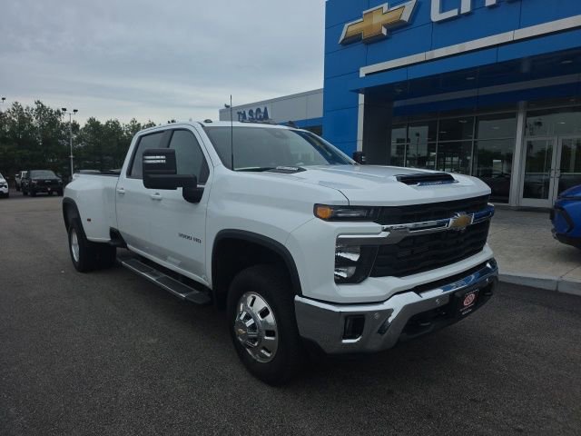 Used 2025 Chevrolet Silverado 3500 LT w/ Safety Package AWD/4WD image 1
