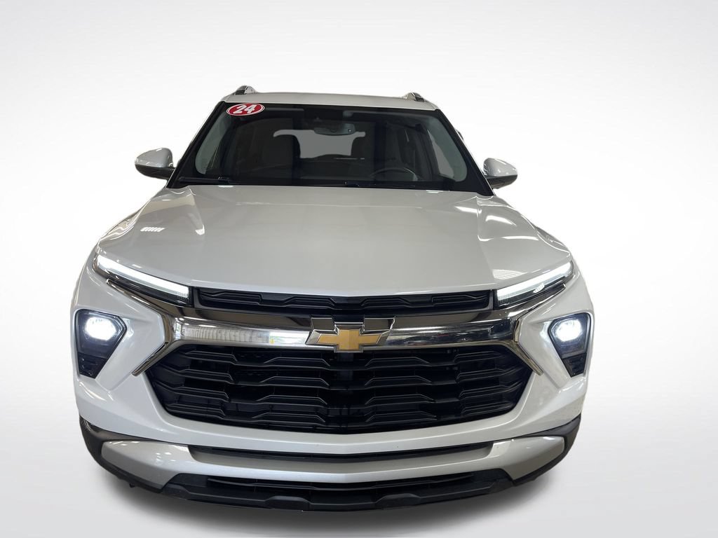 Used 2024 Chevrolet TrailBlazer LT w/ Convenience Package AWD/4WD image 9