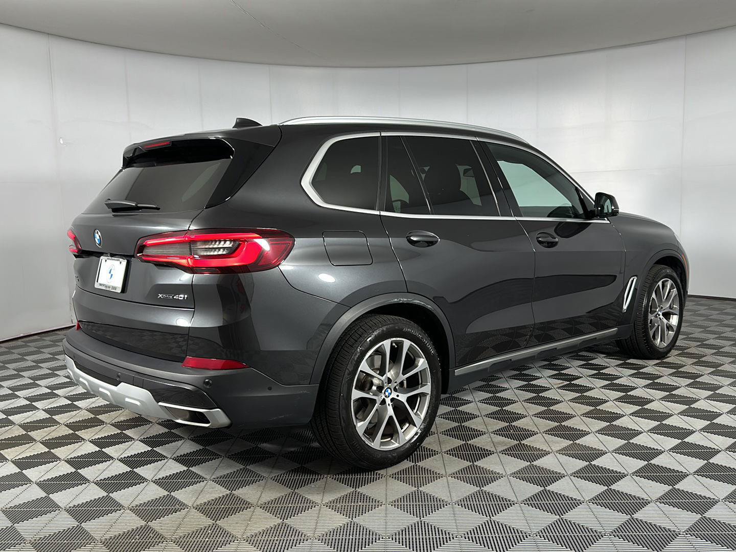 Used 2023 BMW X5 xDrive40i w/ Parking Assistance Package AWD/4WD image 30