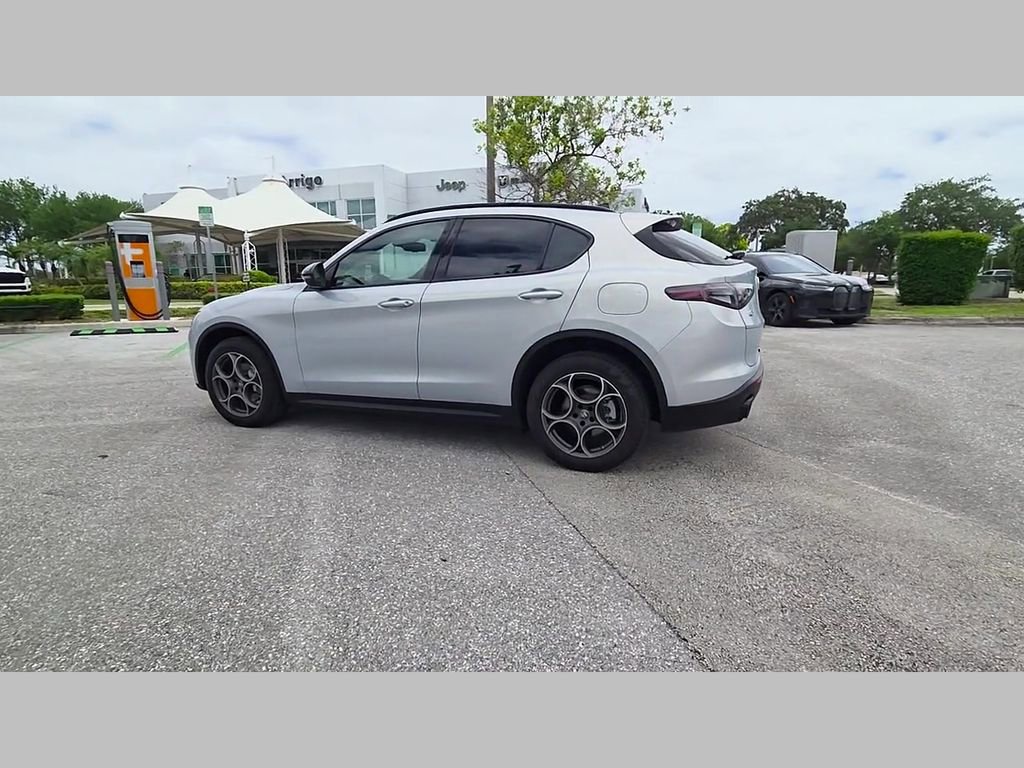 New 2025 Alfa Romeo Stelvio Sprint AWD/4WD image 32