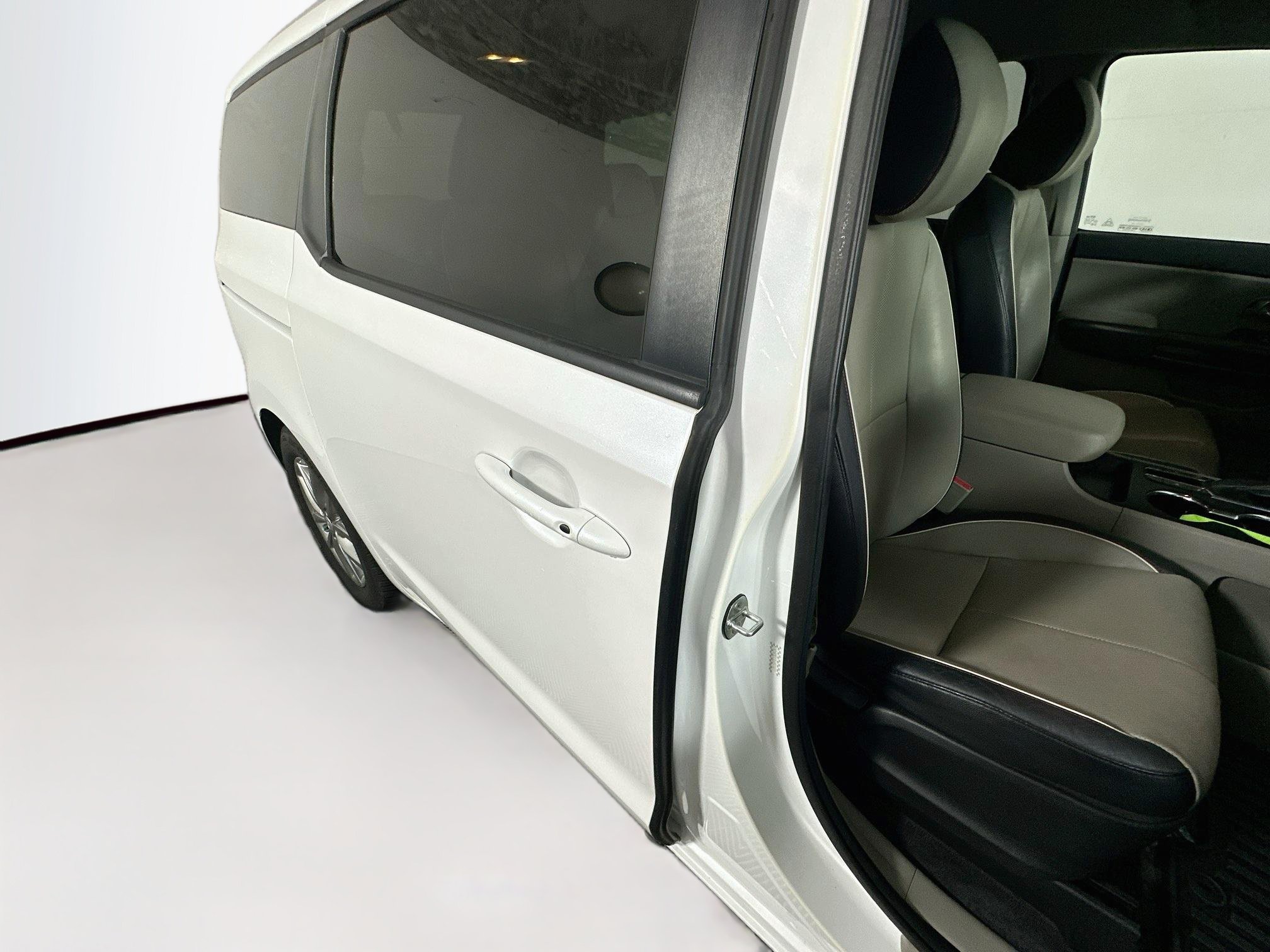Used 2020 Kia Sedona EX FWD image 28