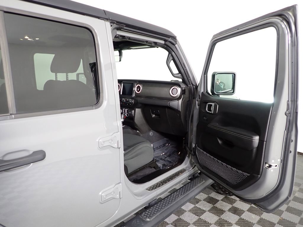Used 2023 Jeep Gladiator Overland image 46