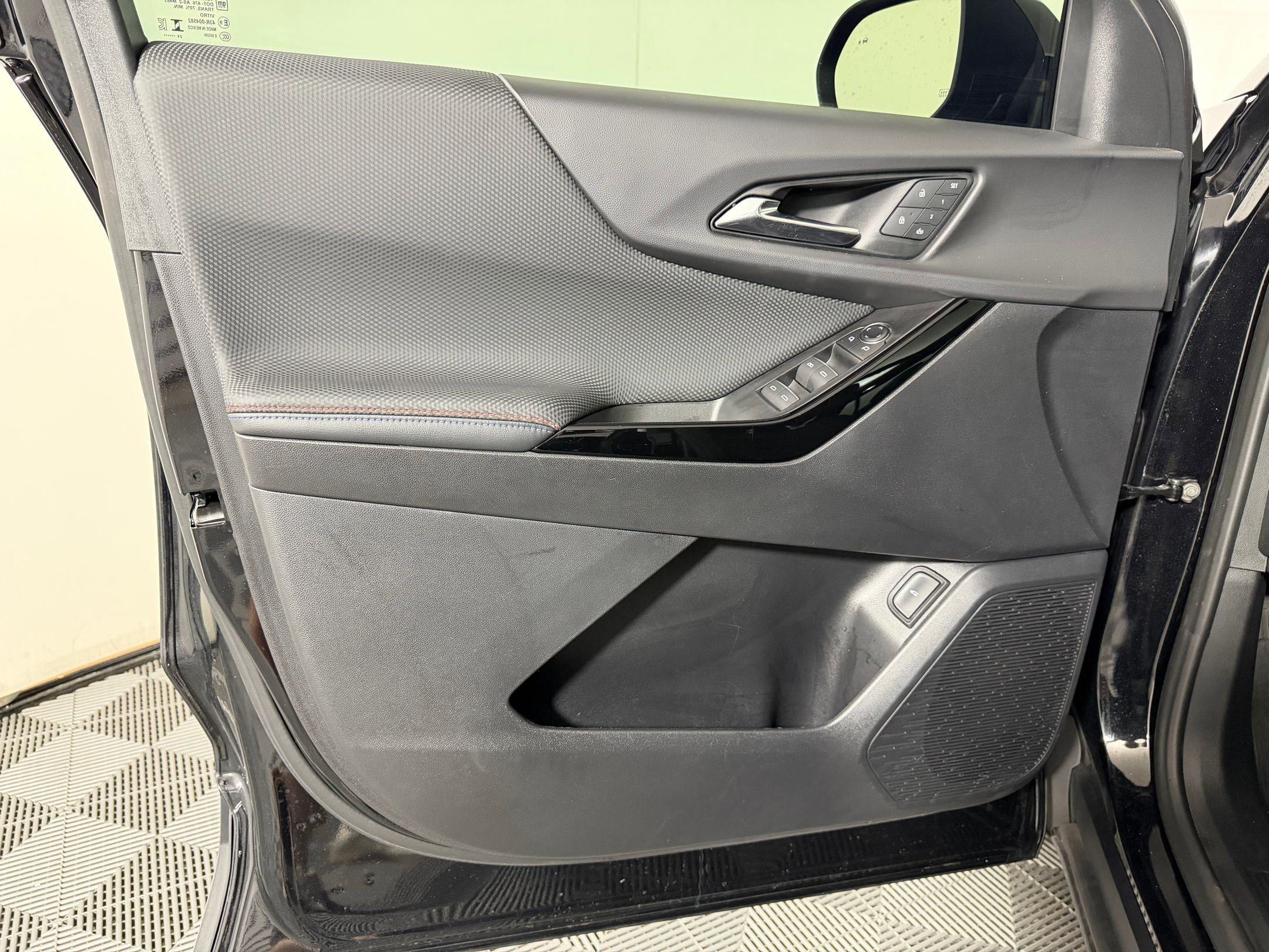 Used 2025 Chevrolet Equinox RS w/ Safety and Technology Package FWD image 10