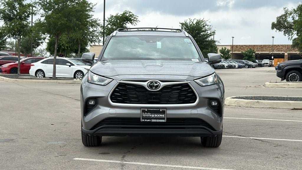 New 2026 Toyota Highlander XLE AWD/4WD image 2