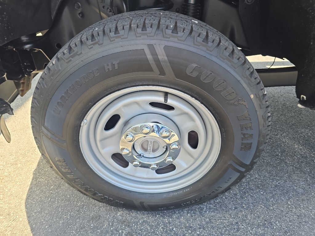Used 2015 Ford F250 XL w/ Power Equipment Group AWD/4WD image 30