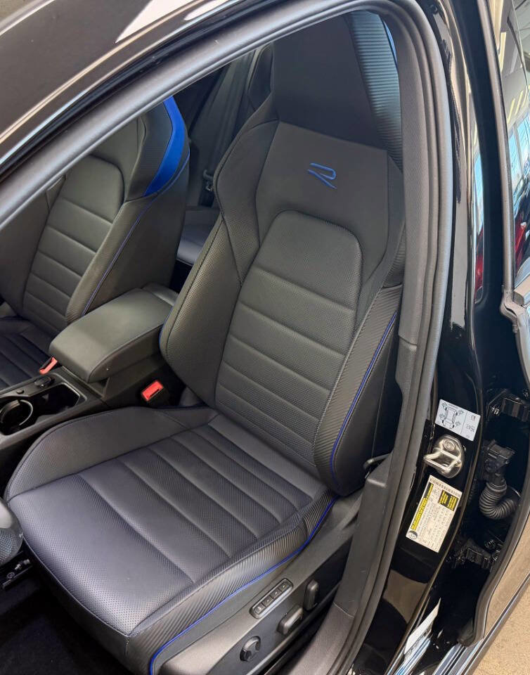 Used 2025 Volkswagen Golf R Black Edition image 44
