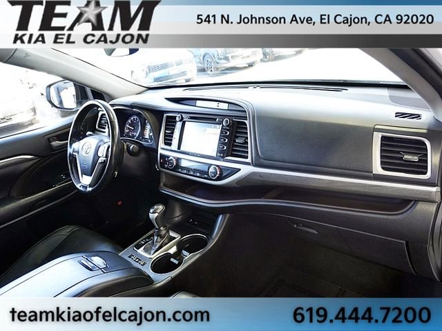 Used 2017 Toyota Highlander Limited Platinum image 10