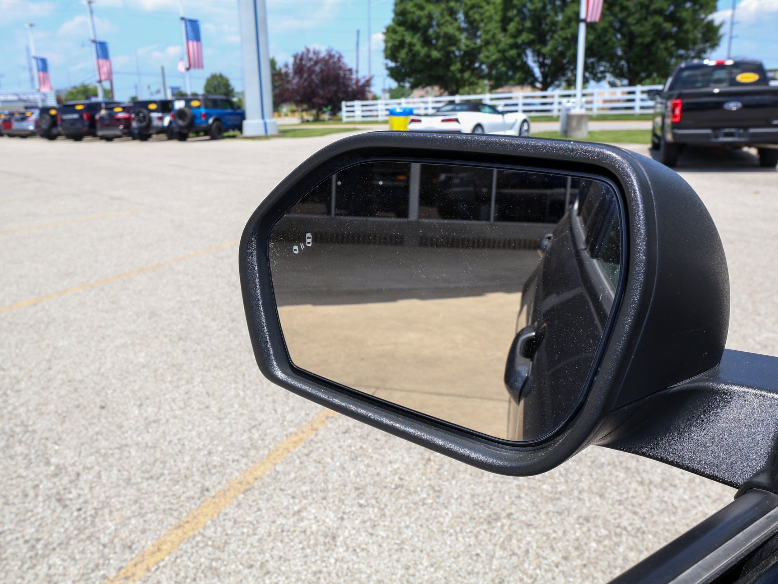 Used 2023 Ford Explorer XLT w/ Equipment Group 202A AWD/4WD image 30
