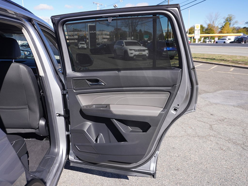 Used 2023 Volkswagen Atlas SE image 25