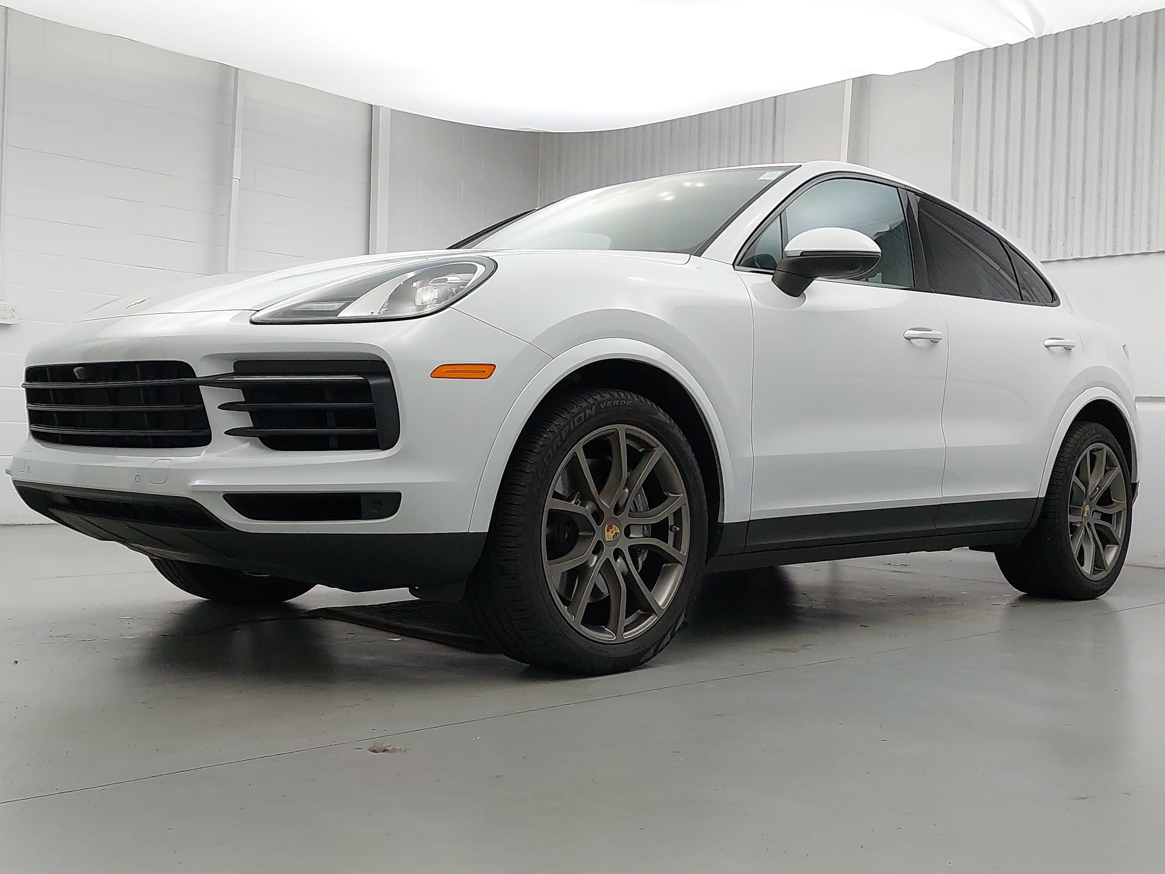 Certified 2023 Porsche Cayenne Platinum Edition AWD/4WD image 1