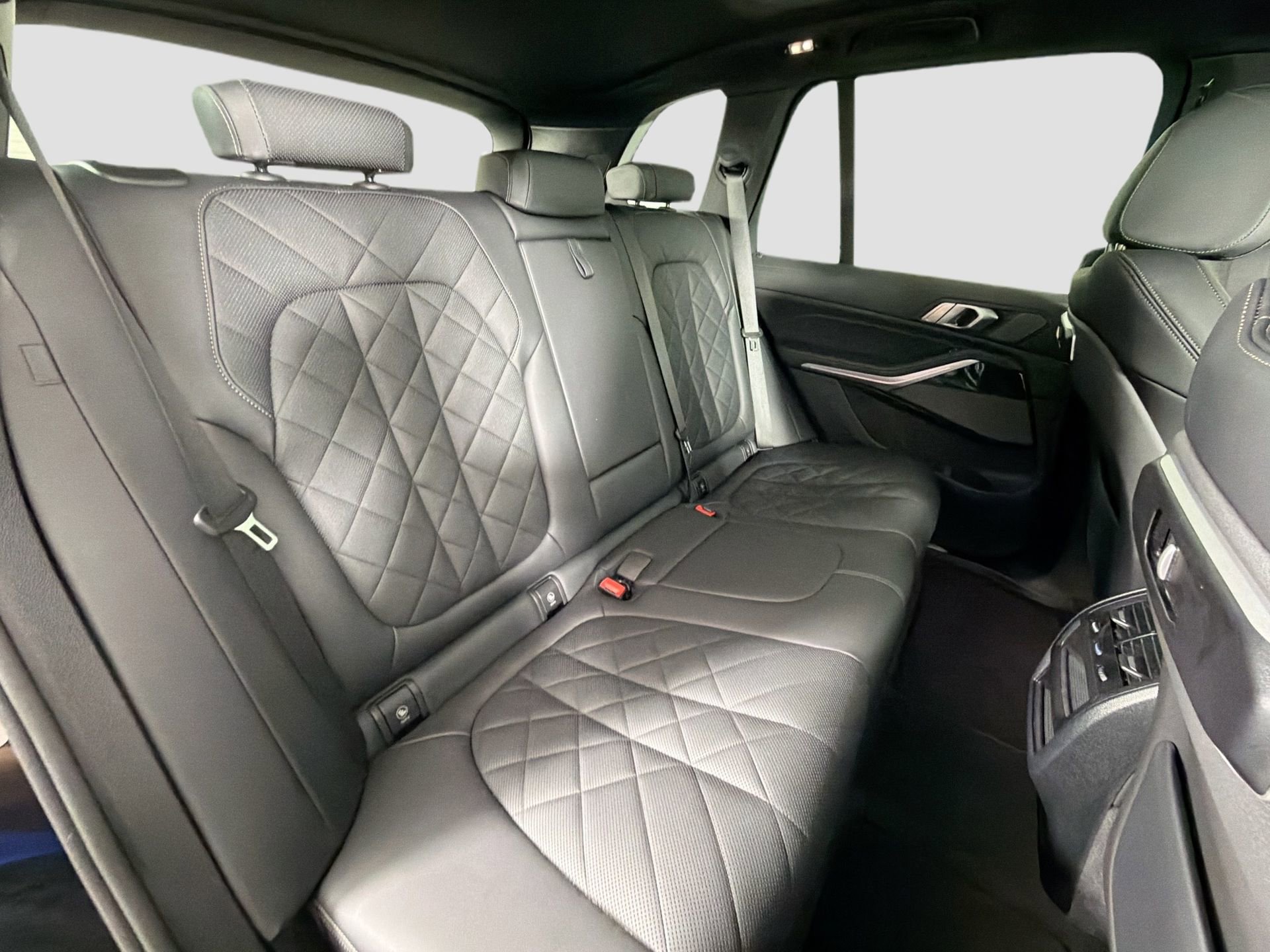 Certified 2024 BMW X5 sDrive40i w/ M Sport Package image 28